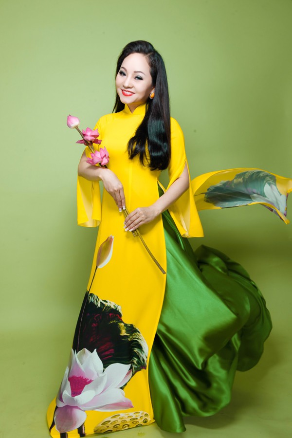 
Kh&aacute;nh H&ograve;a cho biết c&ocirc; phải đ&oacute;ng cửa ở nh&agrave; gần một năm trời mới c&oacute; sản phẩm đặc biệt.
