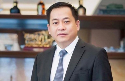 Bị can Phan Văn Anh Vũ bỏ trốn khi bị điều tra tội Cố ý làm lộ tài liệu bí mật nhà nước, theo điều 263 Bộ luật Hình sự 1999.