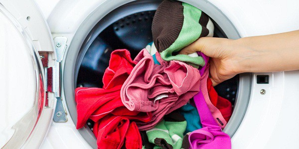 
Bác sĩ khuyến cáo không nên giặt chung đồ lót trong máy giặt.
