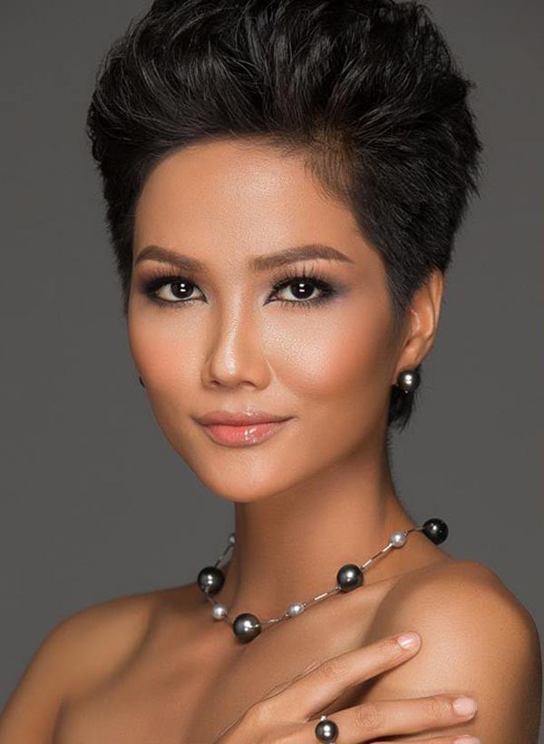 
Đến với Hoa hậu Hoàn vũ Việt Nam mùa 3, cô gái dân tộc Ê đê đã có sự lột xác rõ ràng về cả ngoại hình lẫn thần thái.
