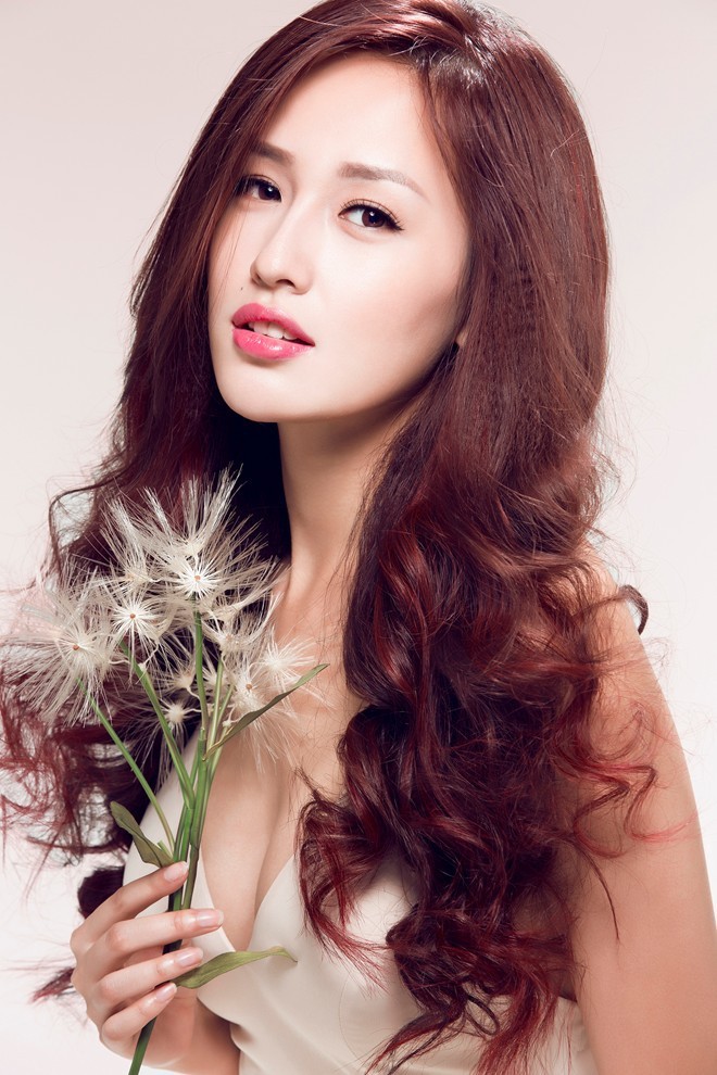 Đăng quang ngôi vị Hoa hậu Việt Nam 2006, Mai Phương Thúy được đánh giá là một trong những mỹ nhân hàng đầu của showbiz Việt.