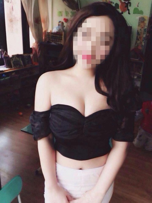 (Hình ảnh một cô giáo mầm non tại Hà Nội thường xuyên đăng ảnh mặc hở gây tranh cãi trên mạng xã hội. Ảnh: Internet)