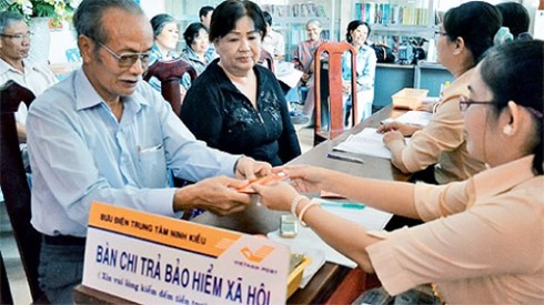 Tuổi nghỉ hưu của người lao động sẽ được n&acirc;ng l&ecirc;n nam 62, nữ 60 tuổi