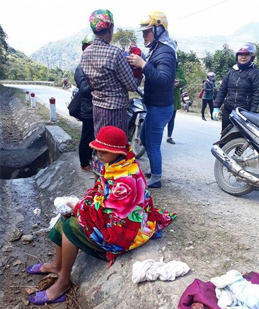 Một b&eacute; g&aacute;i kh&aacute;u khỉnh nặng 2,8kg đ&atilde; ch&agrave;o đời sau ca đỡ đẻ hi hữu (ảnh N.C)