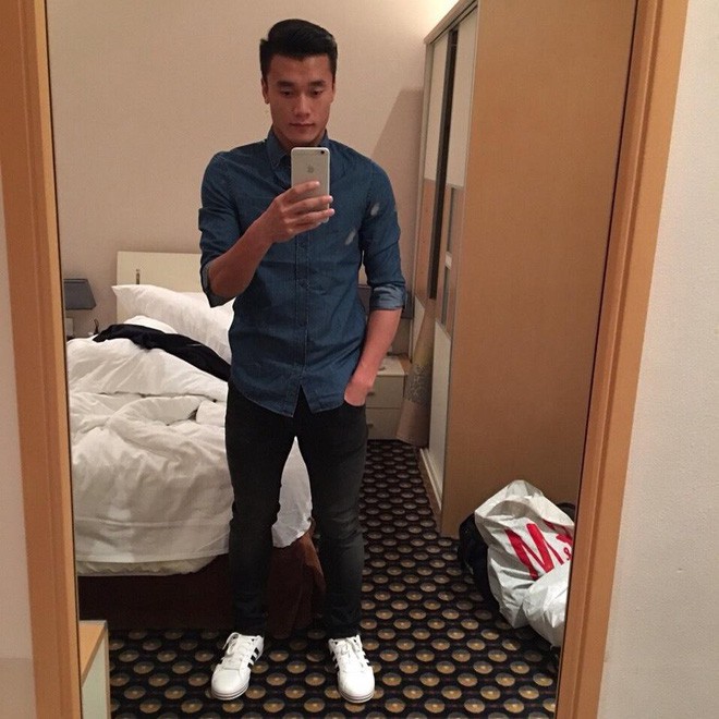 Nếu được miêu tả style thường ngày của Dũng trong 1 từ, đó chỉ có thể là basic. Đơn giản nhưng vẫn cực kỳ gọn gàng, thu hút.