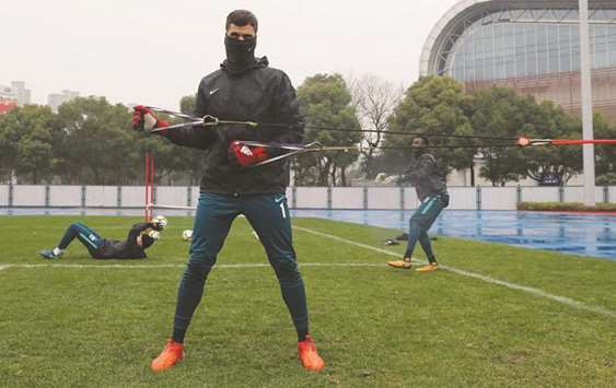 Cầu thủ Qatar tập luyện trước trận gặp Việt Nam.