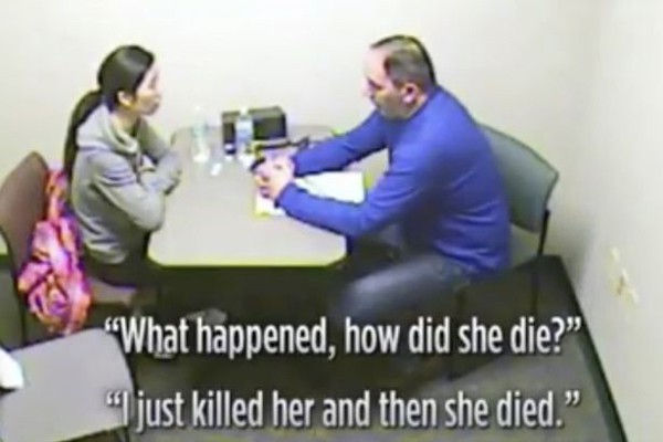 Chen khai với nh&acirc;n vi&ecirc;n điều tra trong ph&ograve;ng thẩm vấn. Ảnh: Jackson Township Police Department