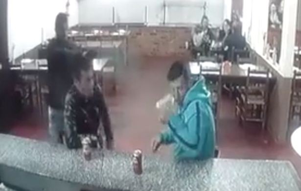 S&aacute;t thủ lao tới n&atilde; 3 ph&aacute;t đạn v&agrave;o đầu nạn nh&acirc;n ở cự ly gần.