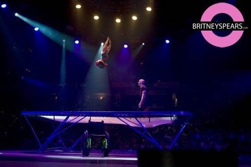 Jennifer từng biểu diễn trong tour diễn Circus của Britney Spears. (Ảnh: Internet)