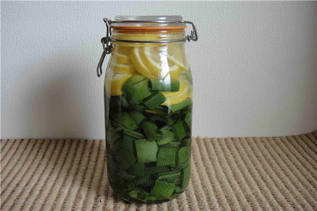 Bạn có thể chiết lotion nha đam vào bình xịt để tiện sử dụng. Lotion nha đam nếu bảo quản tốt có thể sử dụng trong 5 năm.