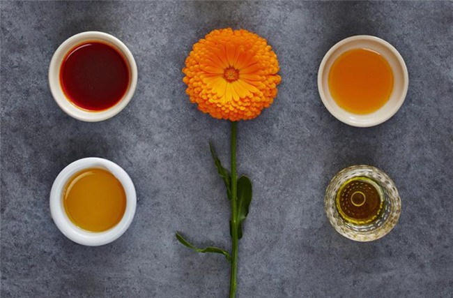 Phụ nữ Nhật thường tẩy trang để không còn đổ dầu ở vùng chữ T và những đốm mụn cám li ti ở hai bên má cũng biến mất.