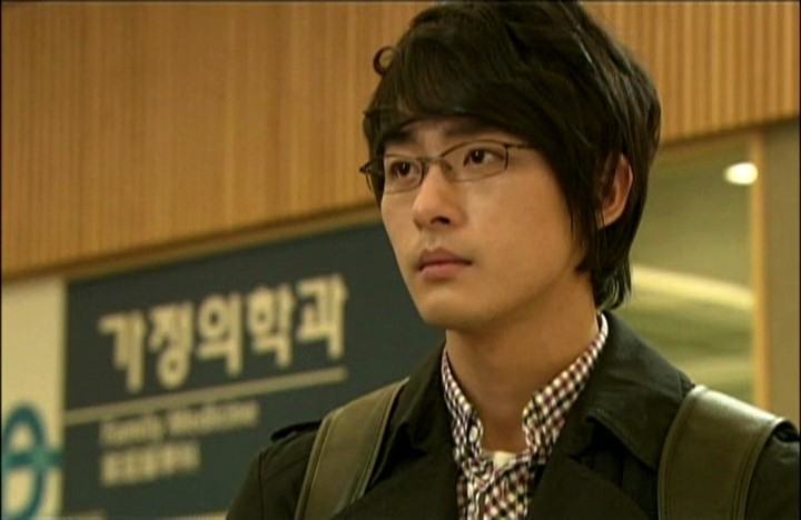 Tuy nhiên đỉnh cao danh tiếng của nam diễn viên không duy trì được lâu. Anh bị bắt với tội danh lái xe khi say rượu và hành hung tài xế taxi cùng 2 cảnh sát vào đầu năm 2011. Sau scandal này, Jun Tae Soo bị công chúng quay lưng và đoàn làm phim All my love đã buộc phải loại bỏ anh khỏi dàn diễn viên. Sự nghiệp bị đẩy đến bên vực thẳm, nam diễn viên có xu hướng trốn tránh dư luận và người thân.