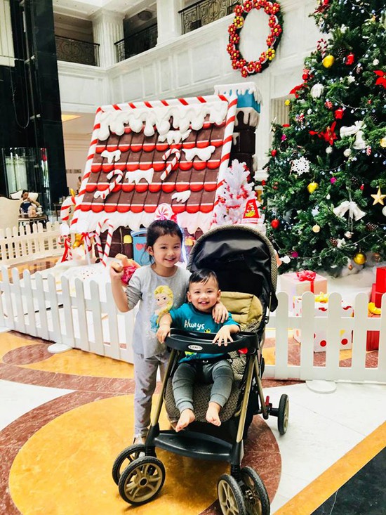Điều khiến Jennifer tự h&agrave;o l&agrave; hai con Na, Nu đều khoẻ mạnh v&agrave; bụ bẫm.
