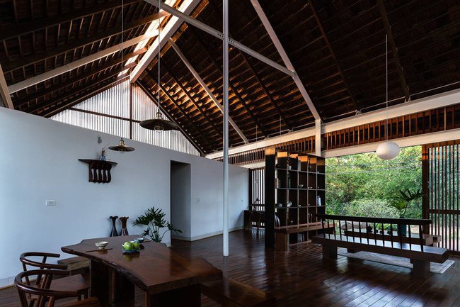 Các không gian chức năng được bài trí mạch lạc và riêng biệt dù không dùng tường ngăn.