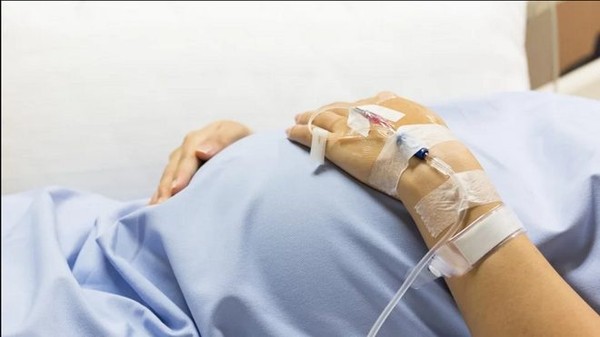 Trong suốt thời gian mang thai, những nhân viên chăm sóc tại trung tâm không ai biết bệnh nhân đang mang thai.
