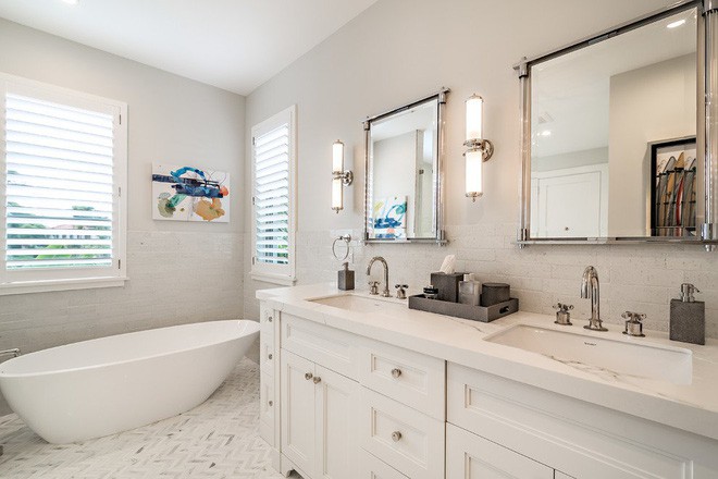 Với mọi căn phòng tắm, ánh sáng luôn là một nhân tố vô cùng quan trọng.