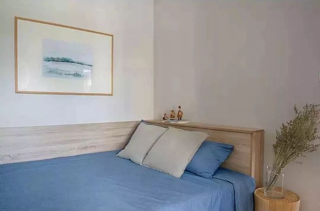 Chiếc giường đơn cho khách là giải pháp hữu dụng vì kích thước nhỏ của căn phòng.