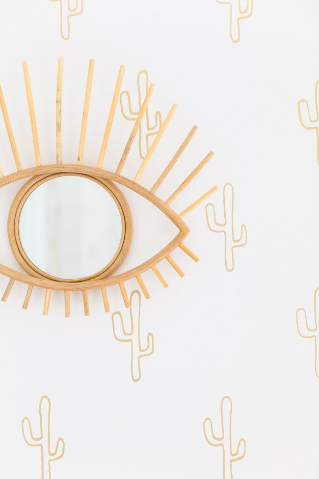 Những món phụ kiện trang trí trong căn hộ nhỏ cũng cho thấy được sự sáng tạo chủ nhân của chúng.