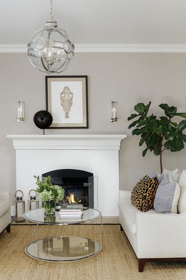 Mẫu đèn thả trần độc đáo với thiết kế bên trong là một kiểu đèn chùm thu nhỏ.