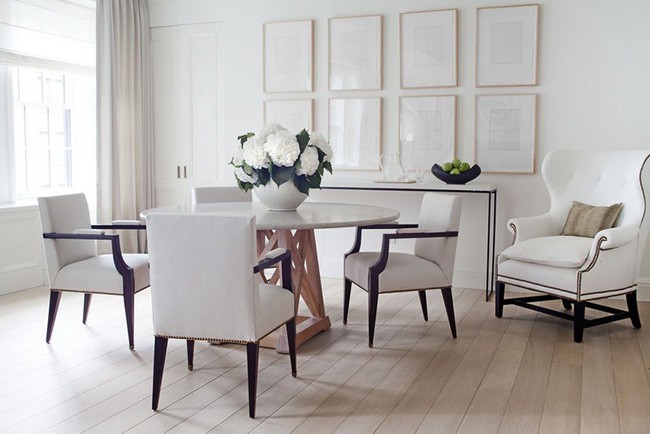 Bộ bàn ăn tròn đơn giản mang đến bạn những giây phút ấm cúng bên người thân và bạn bè.