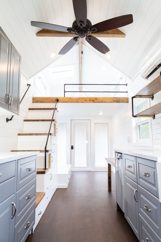 Căn nhà nhỏ thoáng sáng, hiện đại.