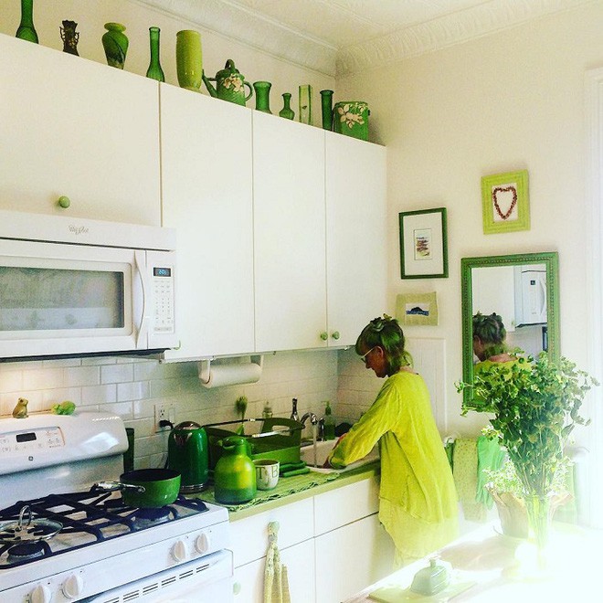 Bà Elizabeth Sweetheart trung thành với màu xanh lá đã 20 năm qua.