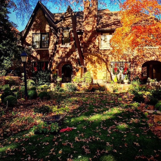 Ngôi nhà lãng mạn trong nắng mùa thu.