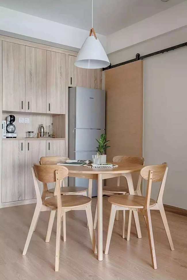 Daxin thích pha chế nên bộ dụng cụ được đặt ở giữa tủ và bất cứ lúc nào hai vợ chồng cũng có thể nhâm nhi ly cocktail do chính anh làm.