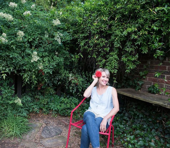 Chị Linda yêu thích công việc làm vườn, trồng cây.