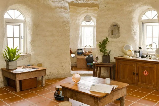 Không gian sống bên trong ngập tràn ánh sáng.