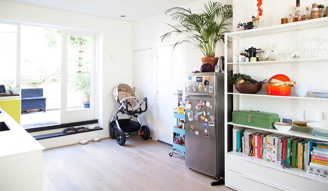 Ban công đầy nắng và thoáng đãng.