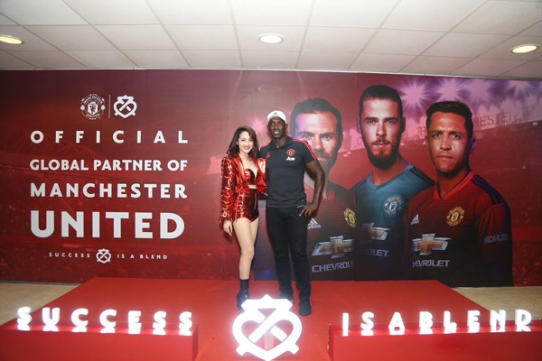 
Bảo Anh diện đồ sexy bên siêu sao Manchester United.
