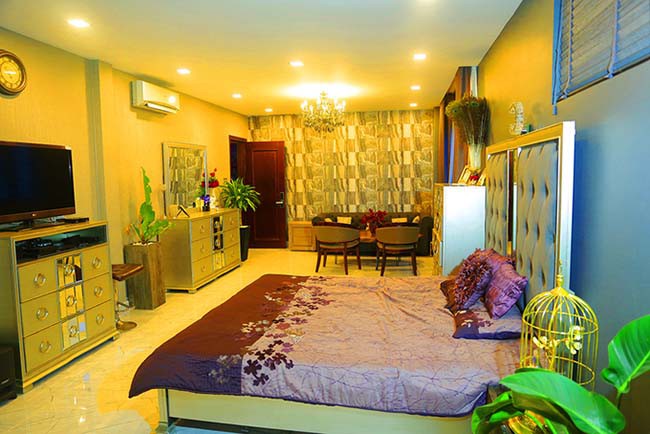 Phòng ngủ của Quách Thành Danh và vợ khá ấm cúng, các vật dụng đều được nhập từ nước ngoài.