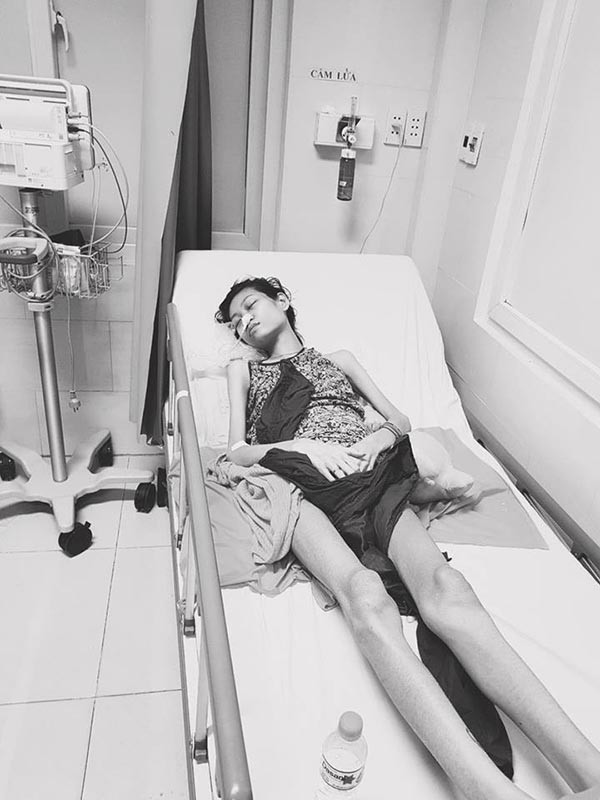 Hình ảnh Kim Anh nằm trên giường bệnh được chia sẻ vào đầu tháng 1 vừa qua.