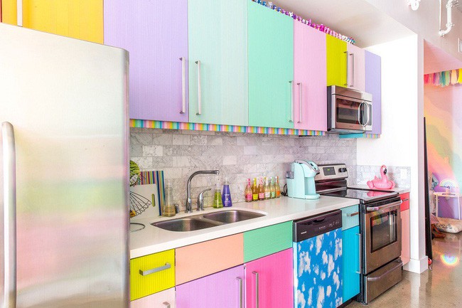 Ý tưởng đưa ra táo báo và cách thực hiện cũng táo bạo không kém. Mất 1 ngày để hoàn thiện tác phẩm với chi phí rẻ chỉ 1 triệu 7 trăm nghìn đồng. Kết quả mà nó mang lại khiến ai trông thấy cũng phải ngạc nhiên thích thú.