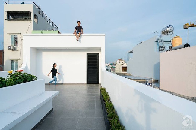 Không gian ngập tràn ánh sáng.