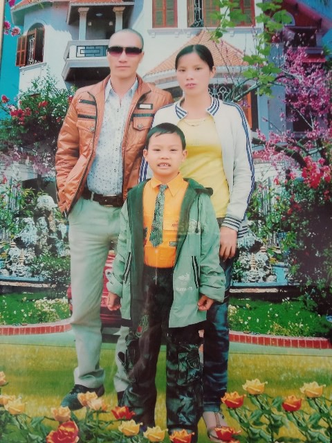 Ảnh gia đình khi Hùng còn nhỏ.