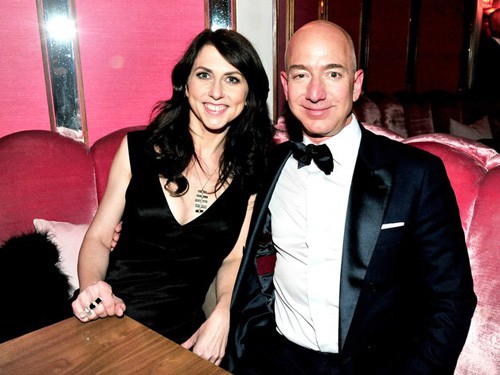 MacKenzie Bezos và Jeff Bezos. Ảnh: Wired.
