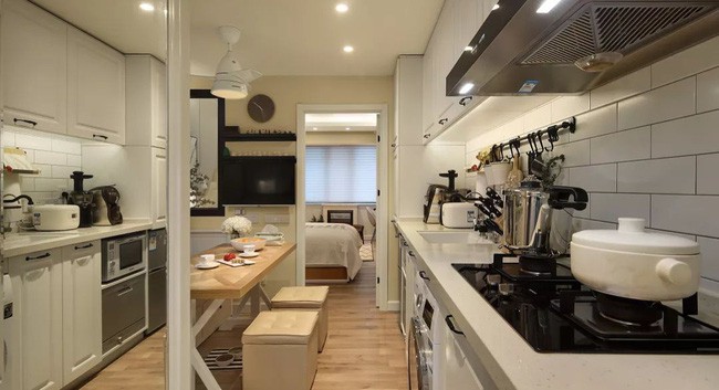 Kích thước của tất cả các thiết bị nhà bếp được xác định khi vẽ. Việc phân chia bảng điều khiển cửa, vị trí của thiết bị và vị trí của ổ cắm phải được sắp đặt trước. Sau khi tủ được hoàn thành, chúng sẽ được đặt đúng chỗ và được sử dụng để gọn gàng.