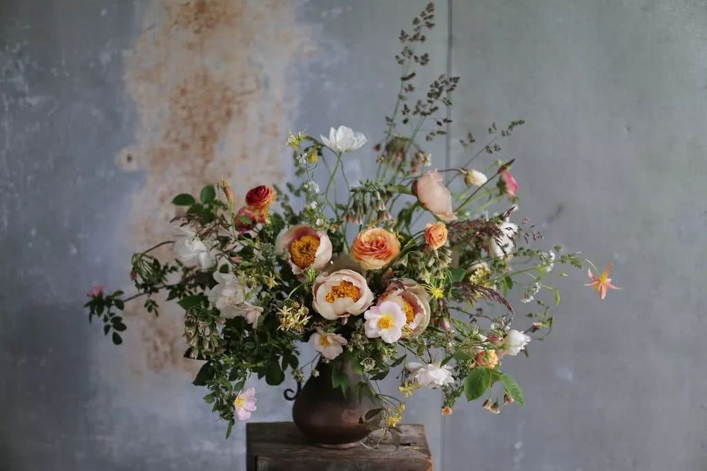 Vợ chồng cô còn có sở thích cắm hoa.