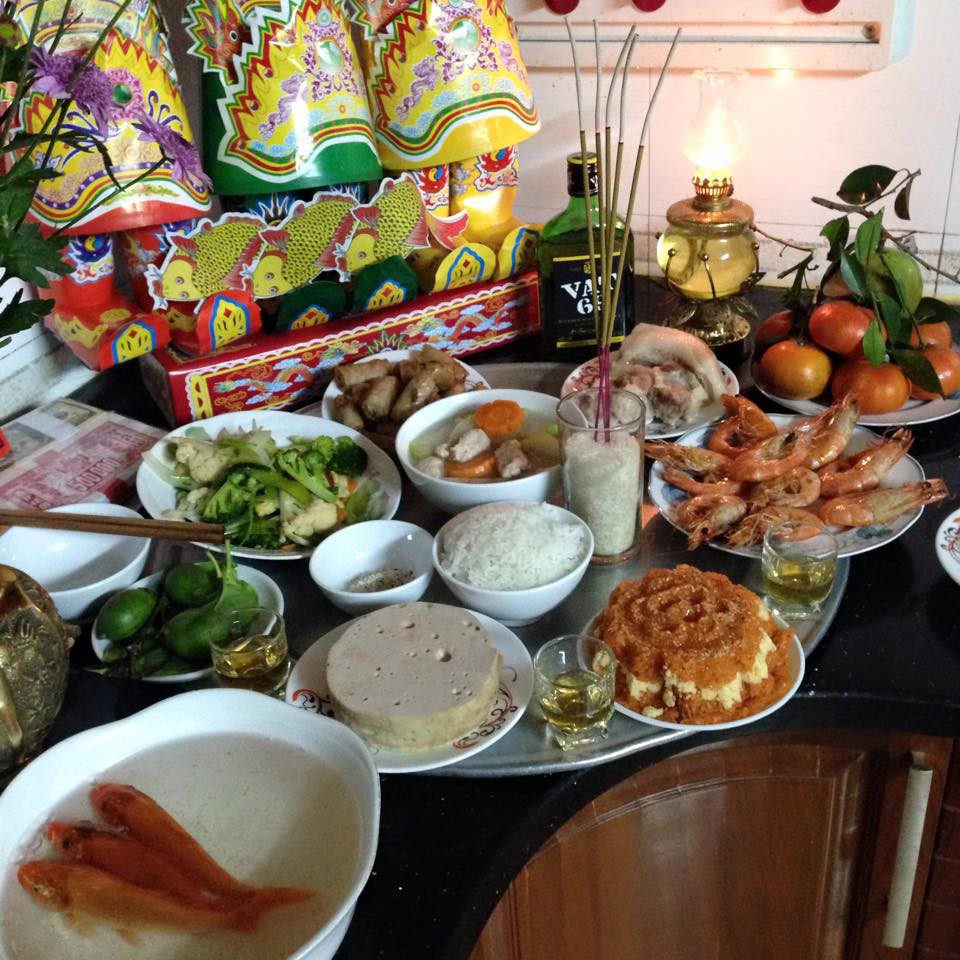 Tùy theo điều kiện thời gian mà mọi gia đình nên sắp xếp cúng trước ngày 23 hoặc đúng ngày 23 tháng Chạp. Ảnh: Internet