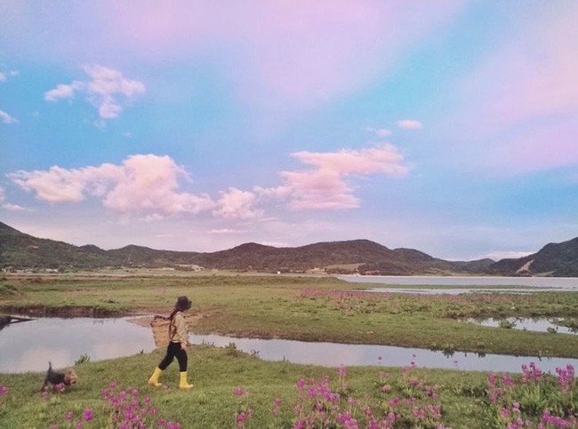 Cô gái tự tay xây dựng những điều an yên cho cuộc sống của chính mình.