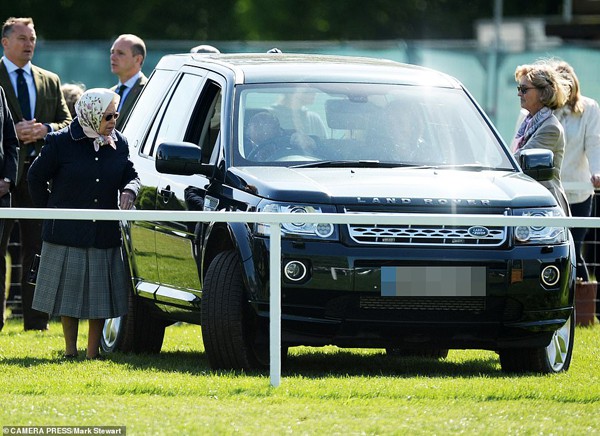 
Hoàng thân từng lái xe này chở Nữ hoàng Anh.

