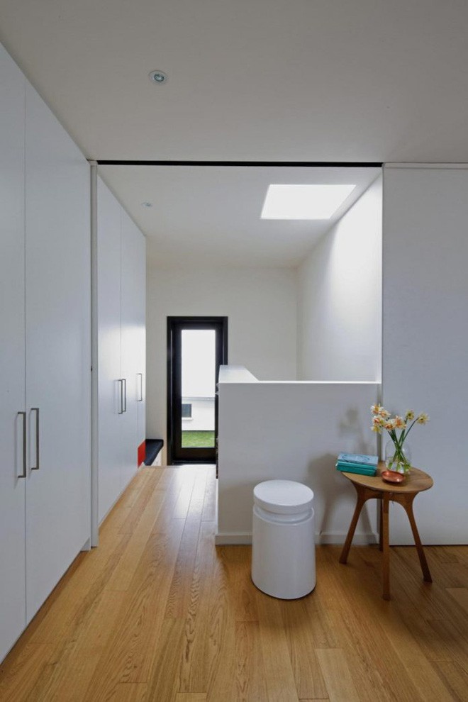 Không gian màu trắng tạo điểm nhìn rộng và sáng.