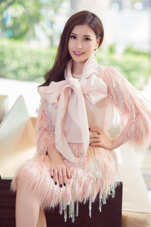 Hoa hậu doanh nhân Lam Cúc đang là mục tiêu nghi ngờ số 1 của cư dân mạng