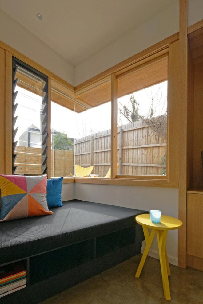 Mọi người có thể vừa đọc sách, vừa thưởng trà, vừa tận hưởng không khí trong lành, xanh mát ngoài vườn.