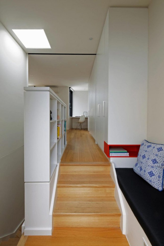 Khoảng giật cấp được thiết kế thêm phòng đọc sách, học tập và làm việc, yên tĩnh, tràn ngập ánh sáng tự nhiên.