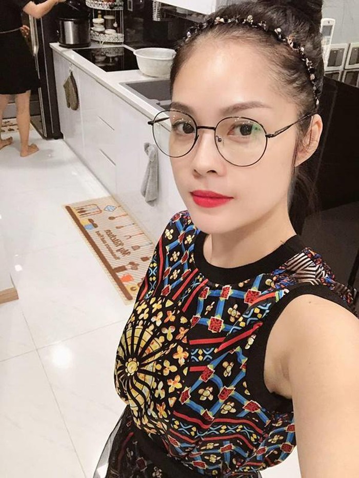 Nội thất kết hợp tông màu đen - trắng khá trang nhã.