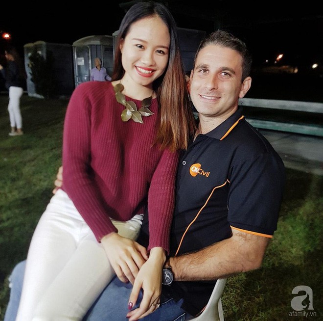 Cô gái quen và yêu chồng từ khi còn ngồi trên ghế nhà trường.