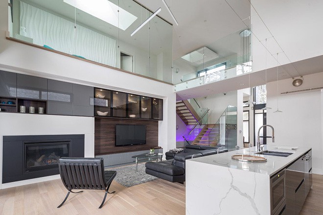 Để tiết kiệm diện tích sinh hoạt thì việc kết hợp giữa phòng khách và nhà bếp cũng không phải việc làm gì quá lạ lùng.